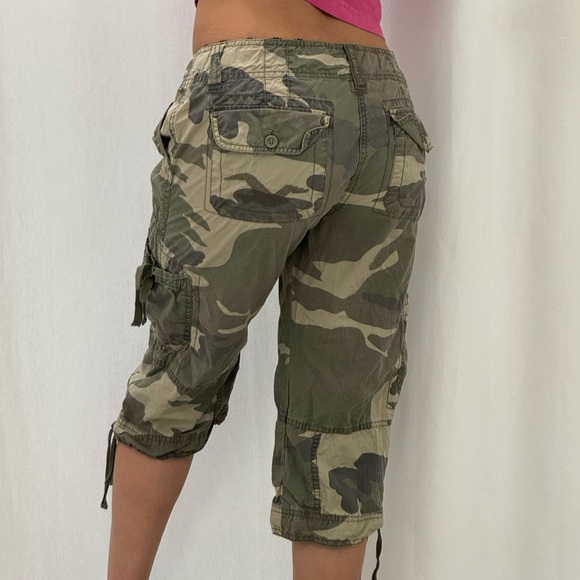 Y2K camo cargo capris - Picture 3 of 3